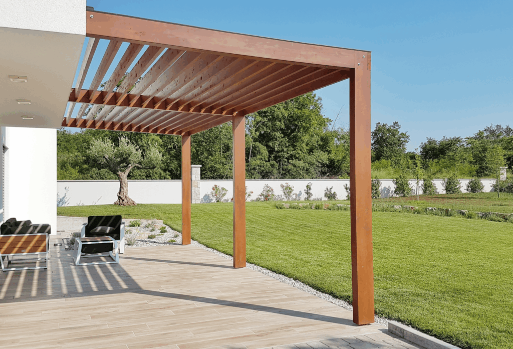 Pergola bioclimatique installée sur une terrasse par une entreprise spécialisée