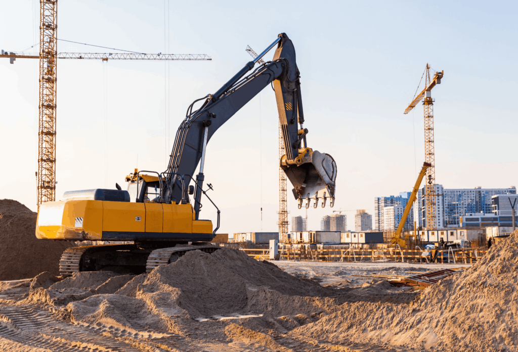 Engins de chantier réalisant des travaux de terrassement en zone rurale